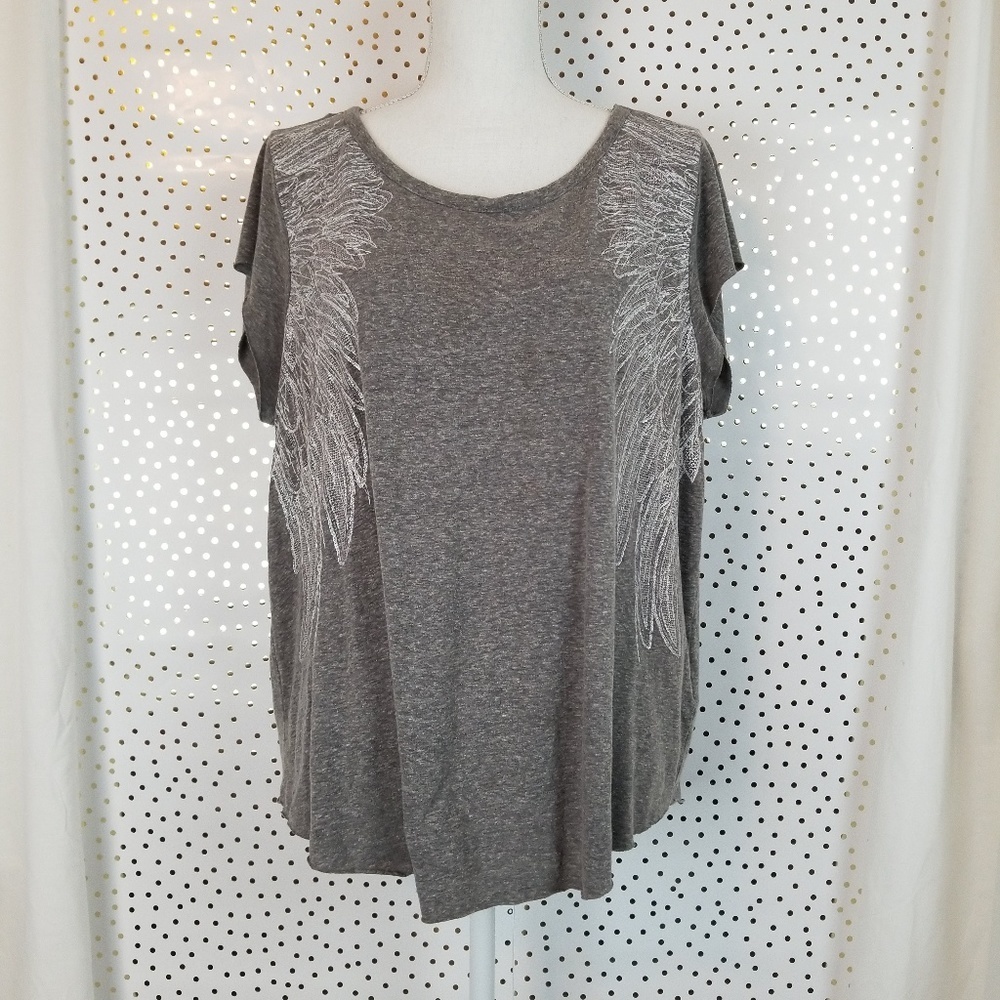 Gray tee with graphic and embroidered feathers